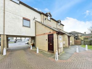 Osbornes Court- click for photo gallery